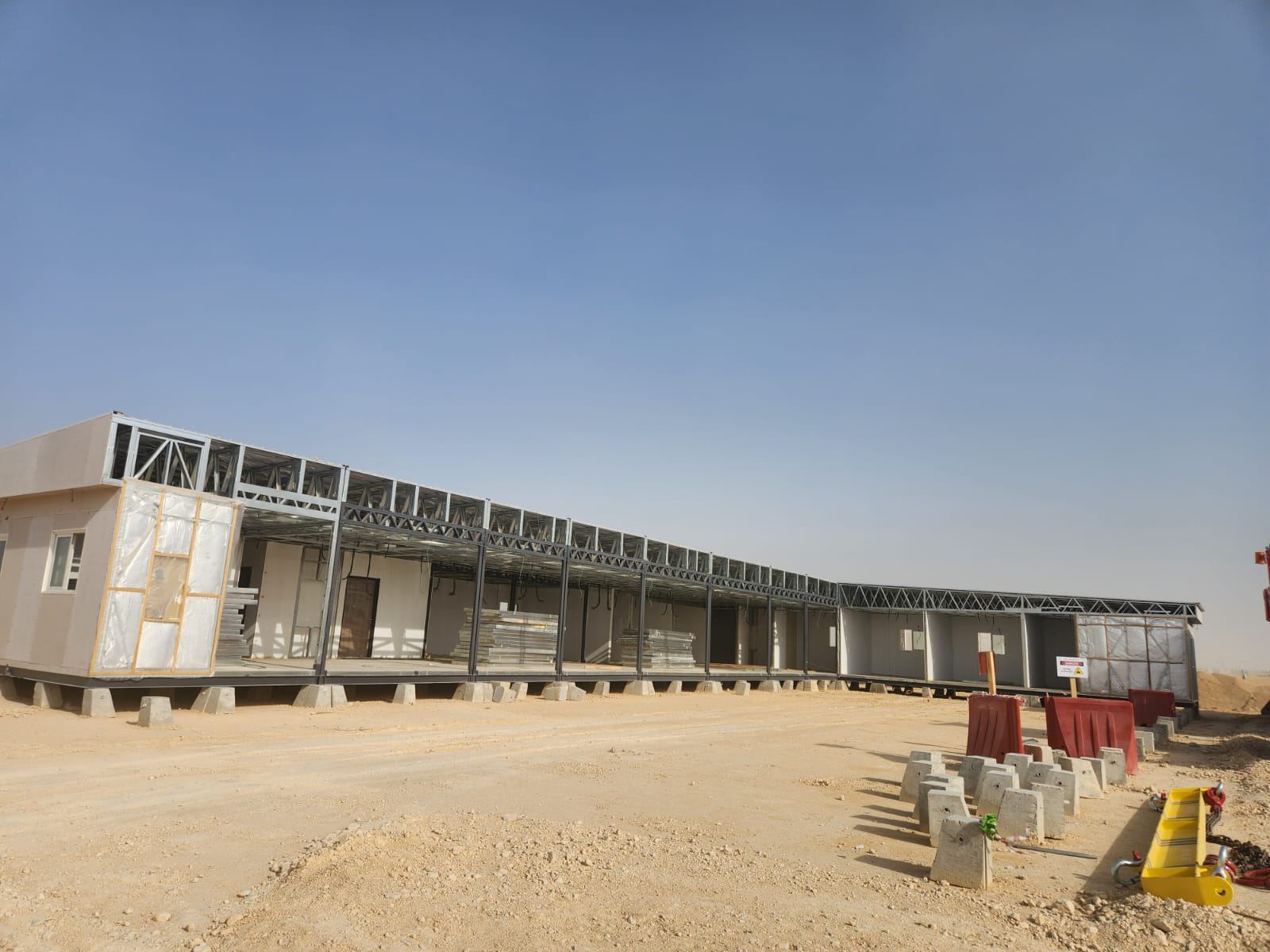 Prefabricated rooms, caravans and cabins